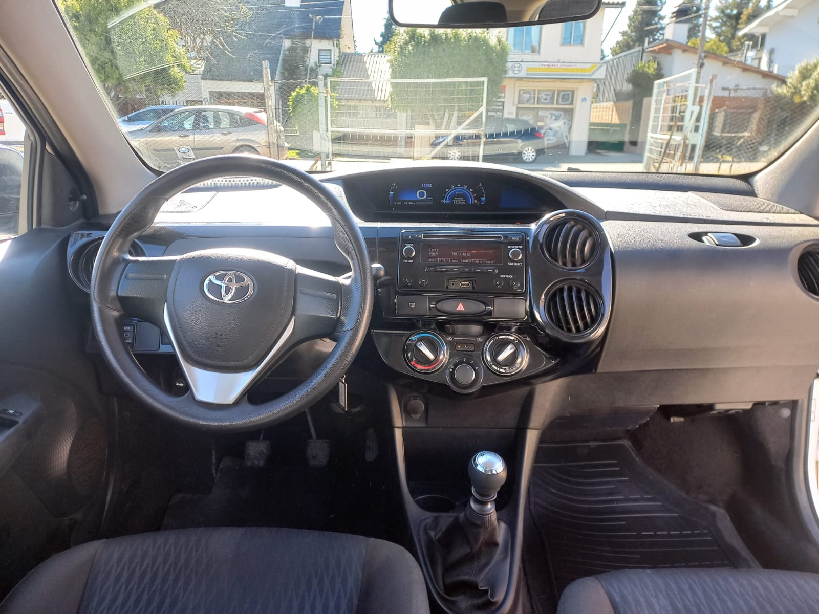 Toyota ETIOS X 1.5 6M/T 5P